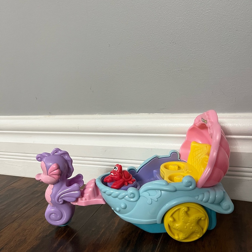 2012 Little People Ariel’s Singing Carriage